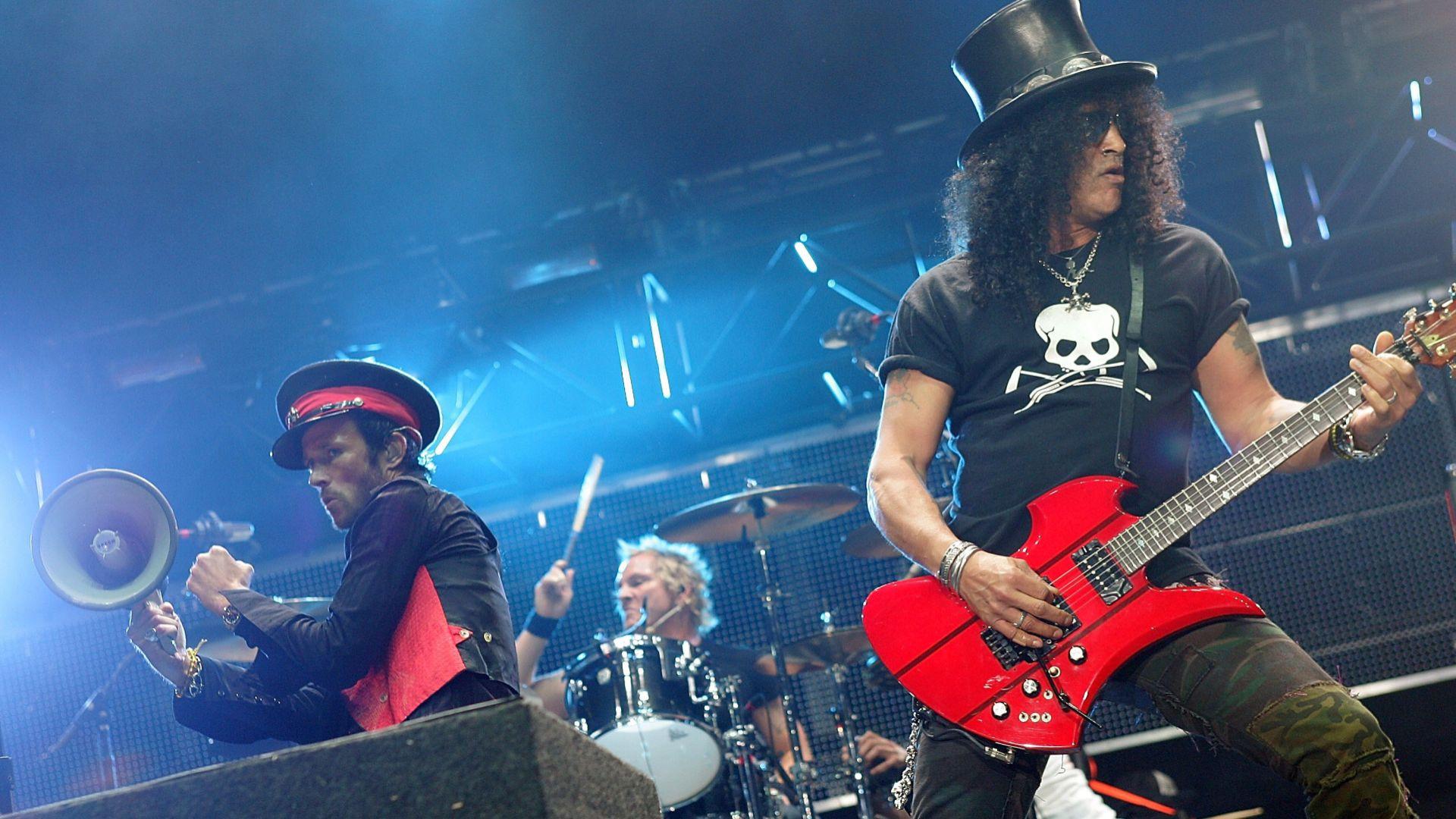 Velvet Revolver - Live In Houston 2010 movie scene