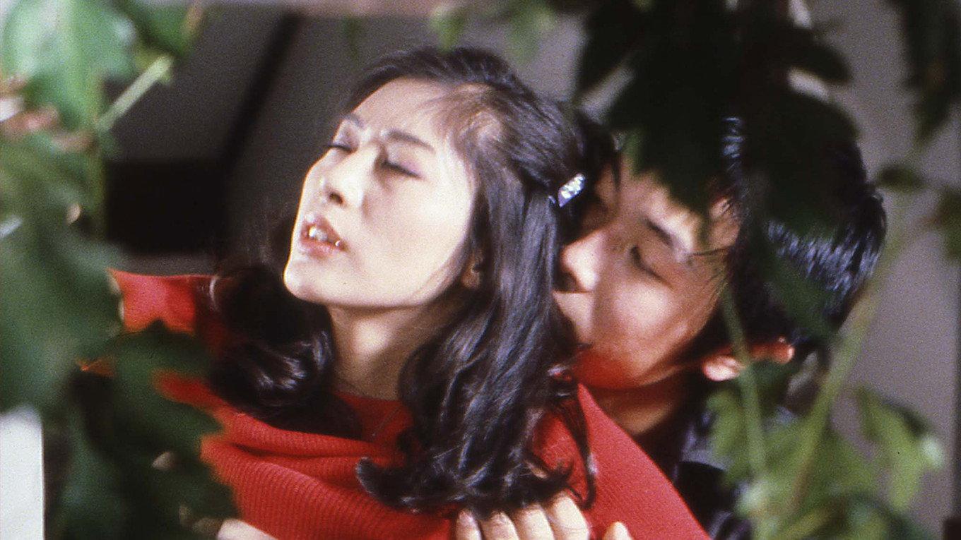 Beautiful Sisters: Seduced 1982 movie scene