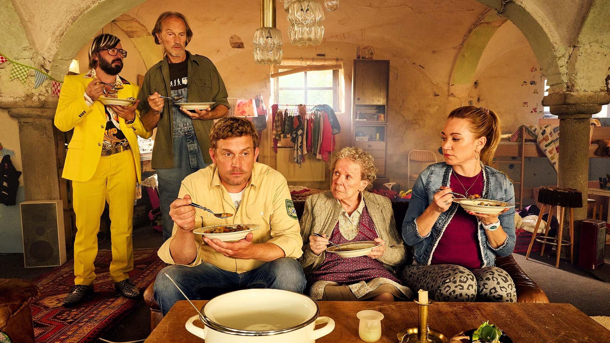 Guglhupfgeschwader 2022 movie scene
