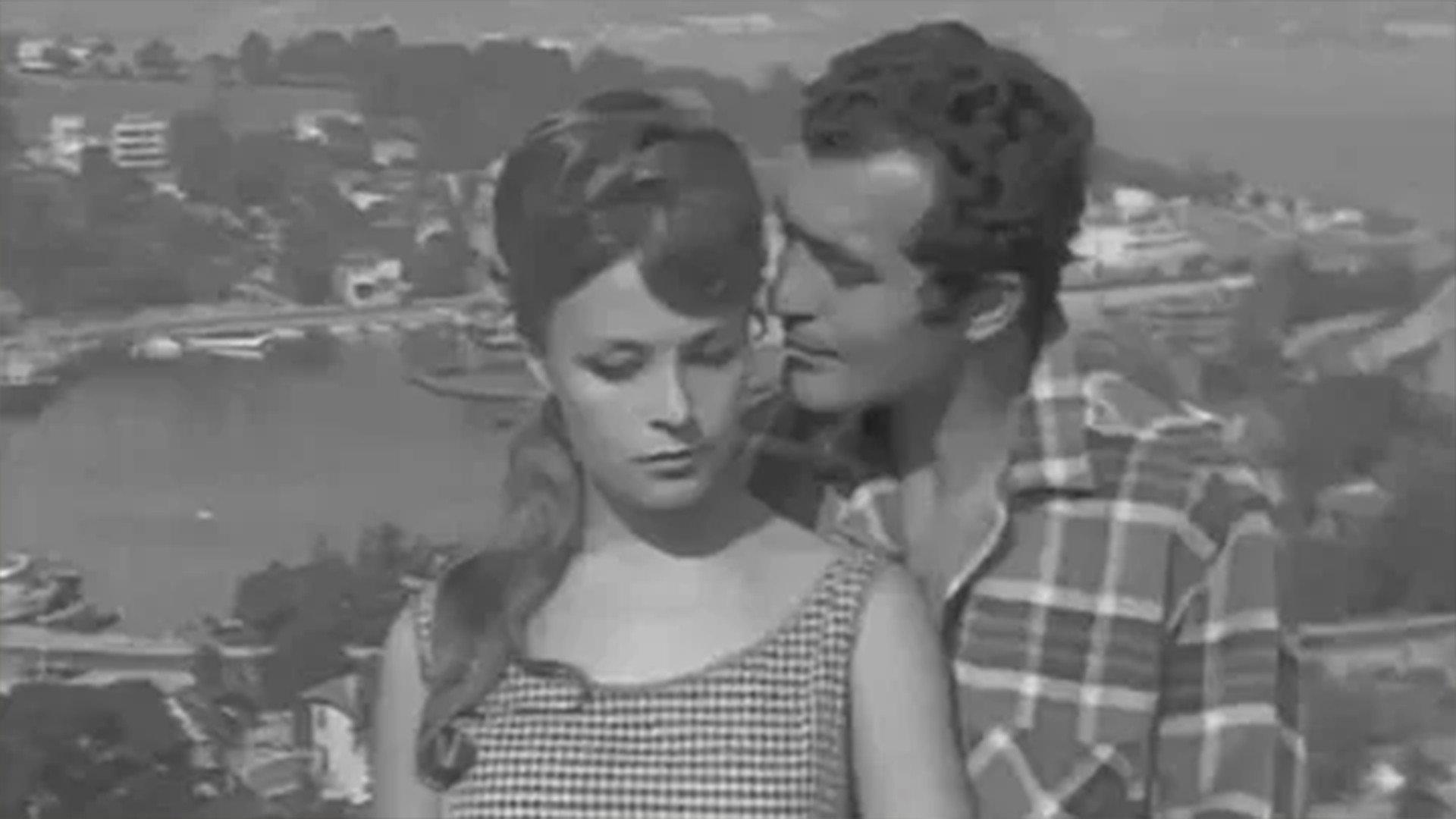 Uzakta Kal Sevgilim 1965 movie scene