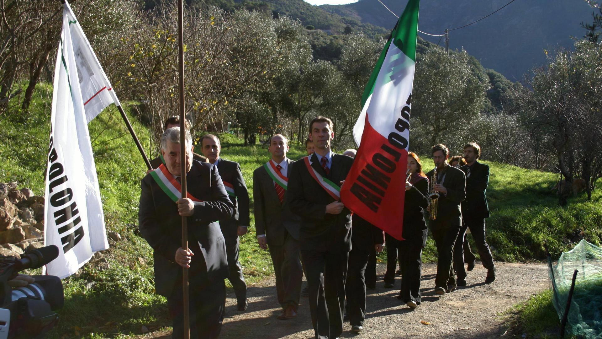 Bye Bye Berlusconi! 2006 movie scene