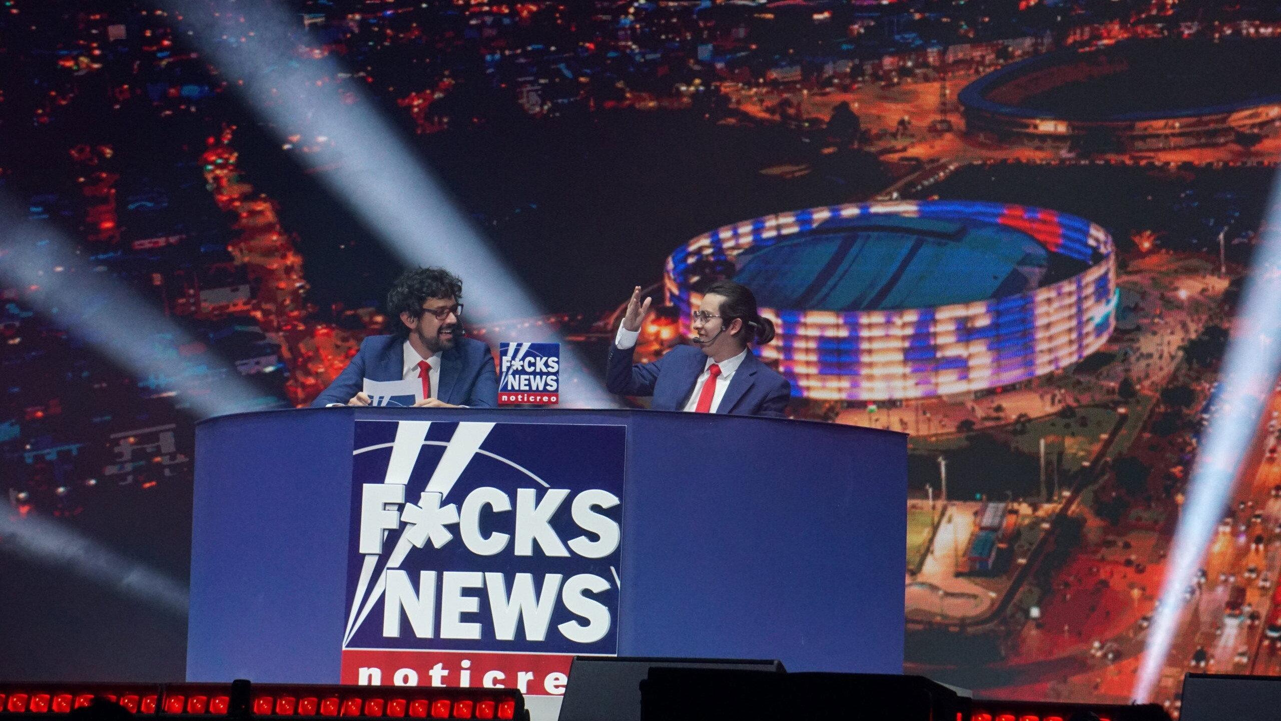F*CKS NEWS: Demandados en Pantalla Grande 2025 movie scene