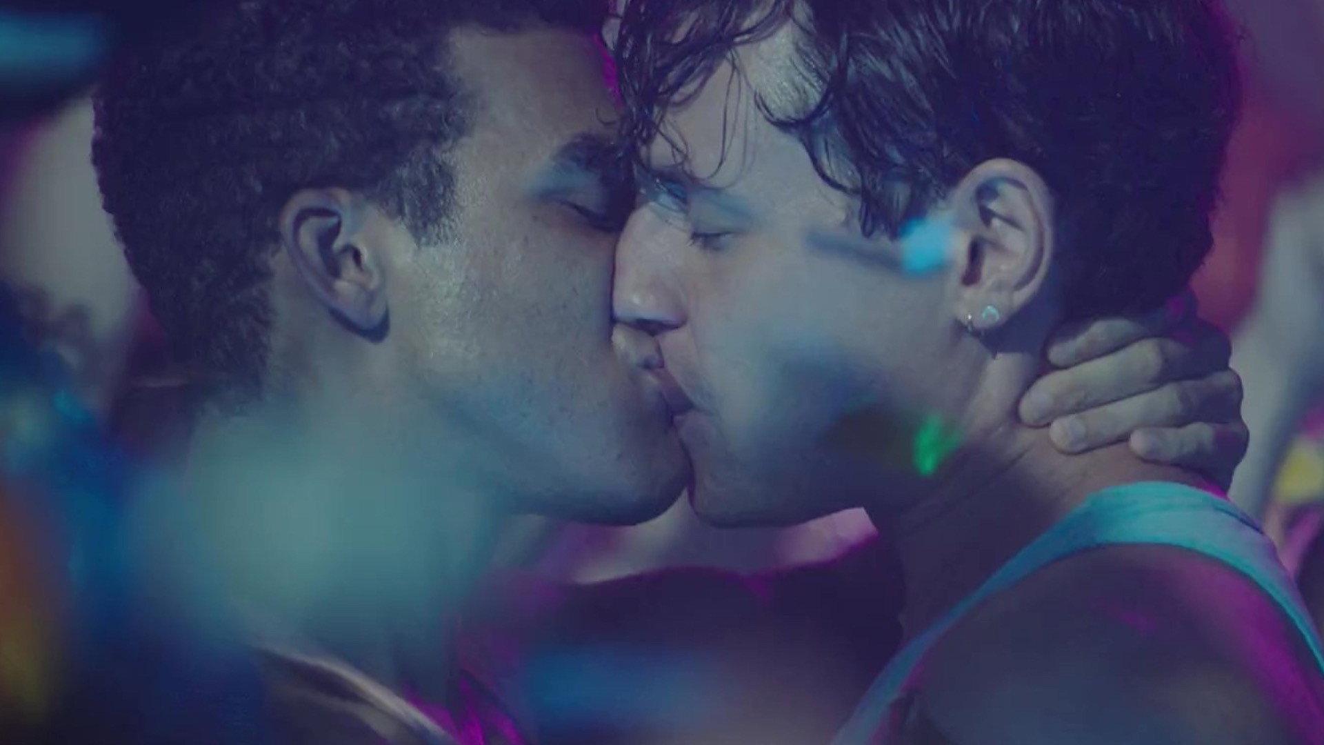 Midnight Kiss 2019 movie scene