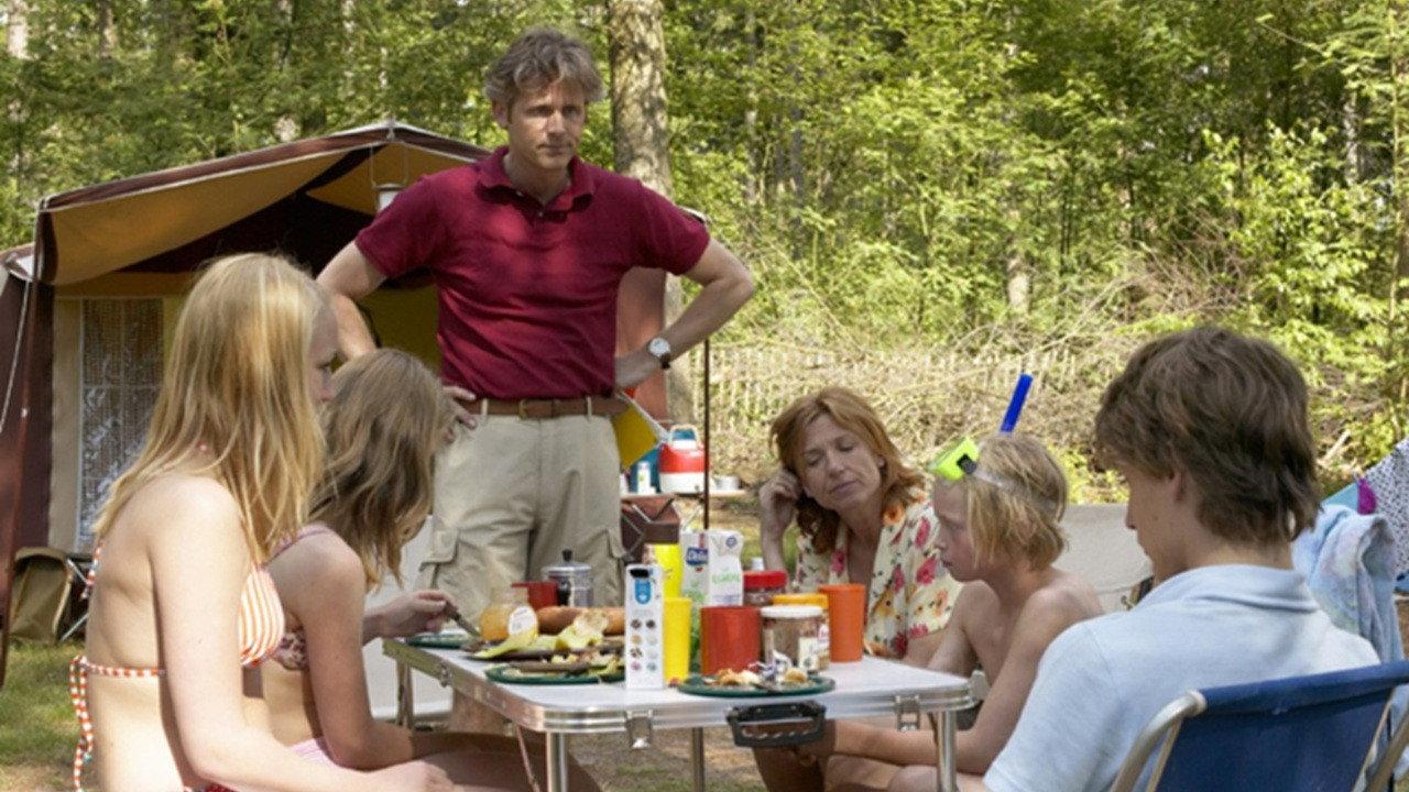 Au Cigogne! 2004 movie scene