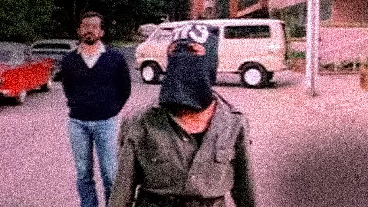 La toma de la embajada 2000 movie scene