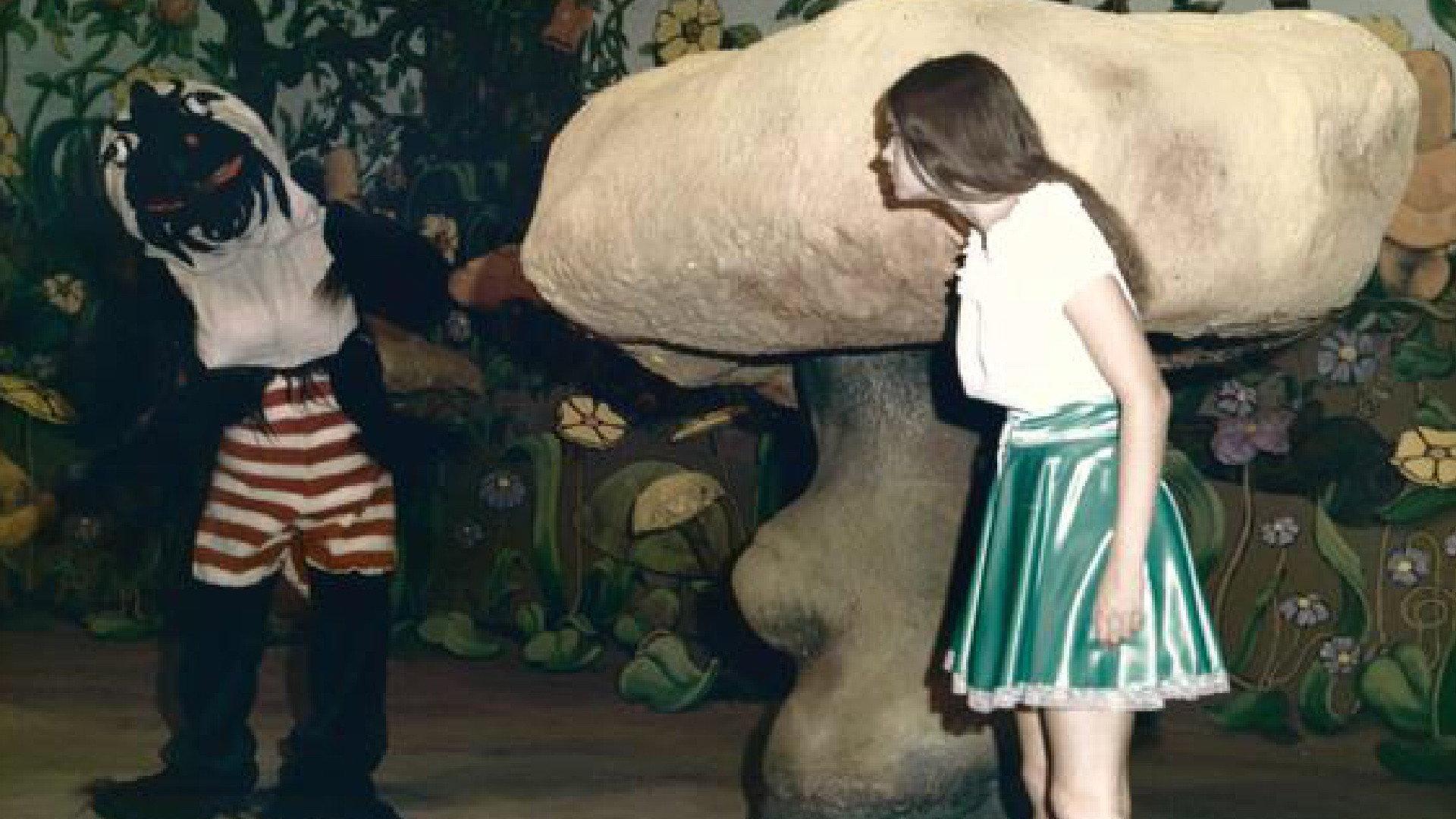 Thumbelina 1970 movie scene