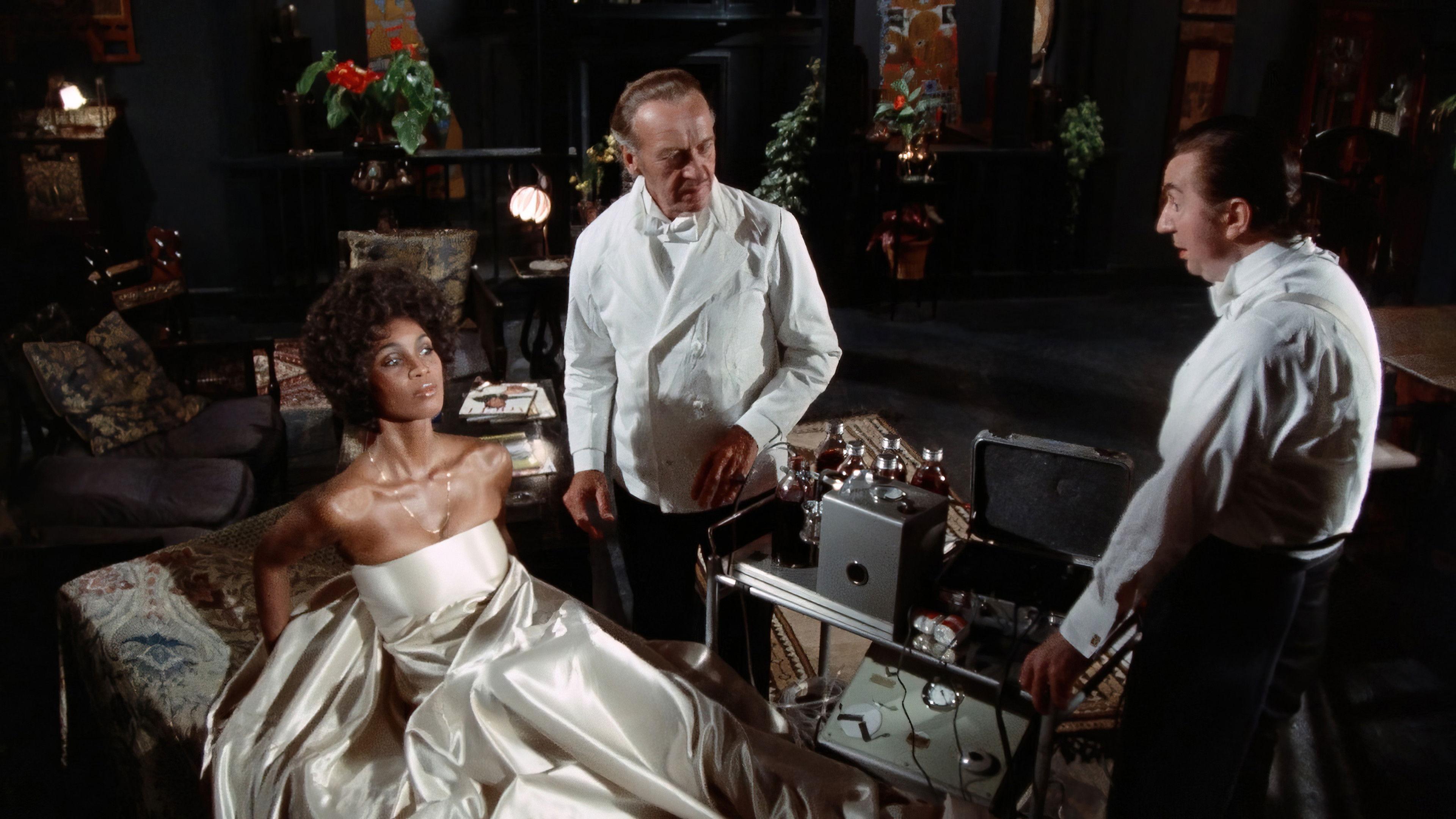 Vampira 1974 movie scene