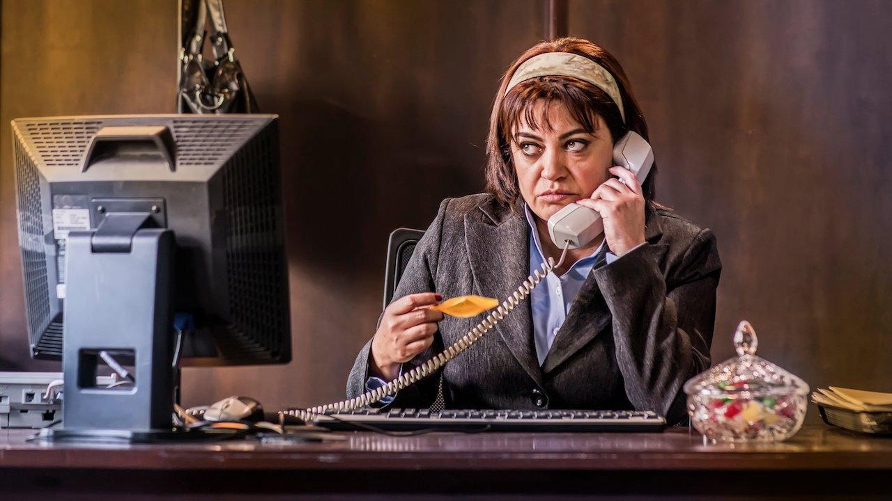 Amalia, la secretaria 2017 movie scene