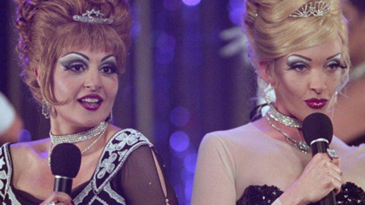 Connie and Carla 2004 movie scene