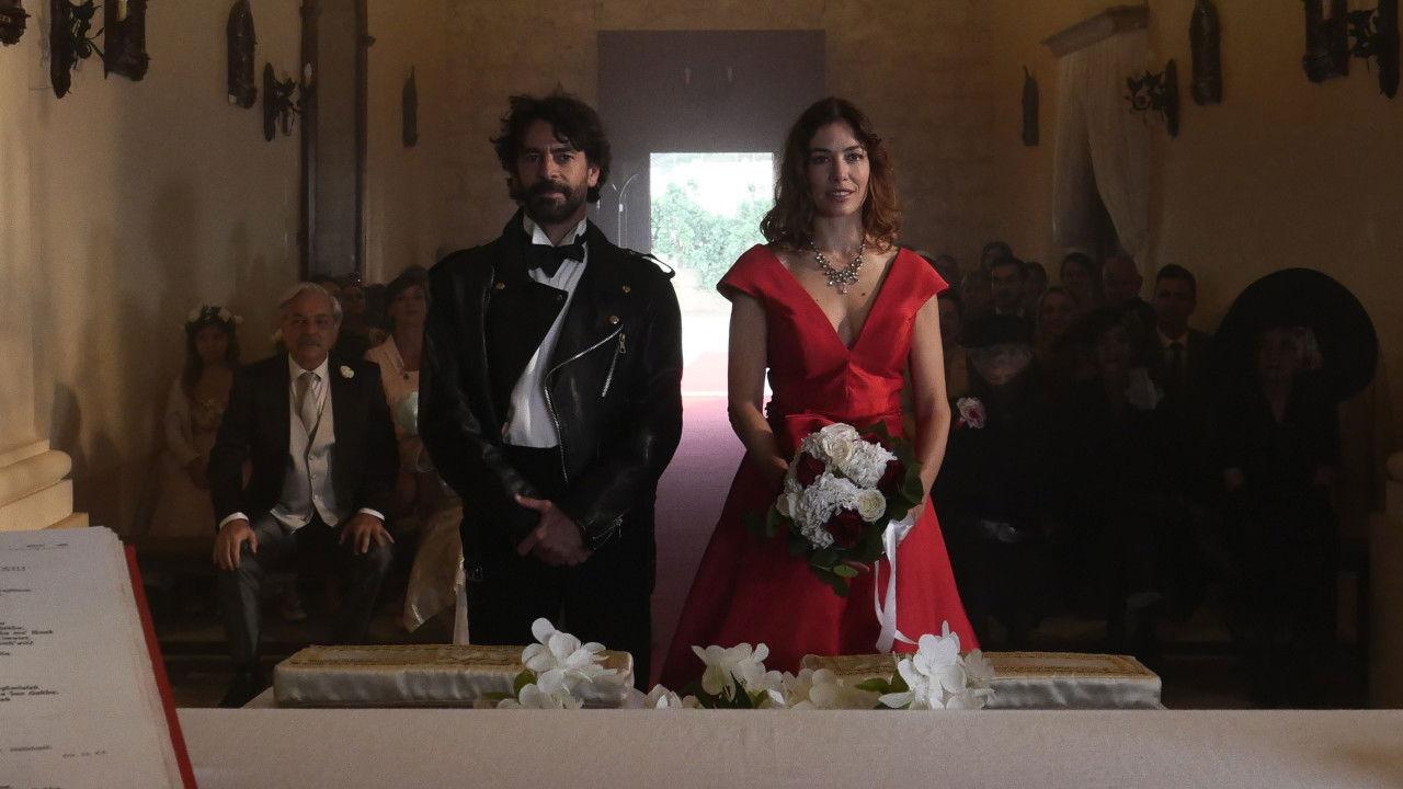 Sposa in rosso 2022 movie scene