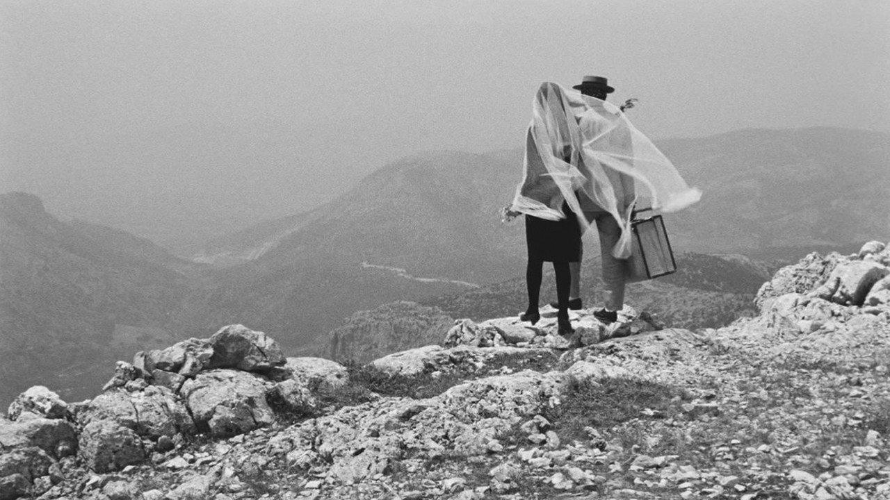 Thanos and Despina 1967 movie scene