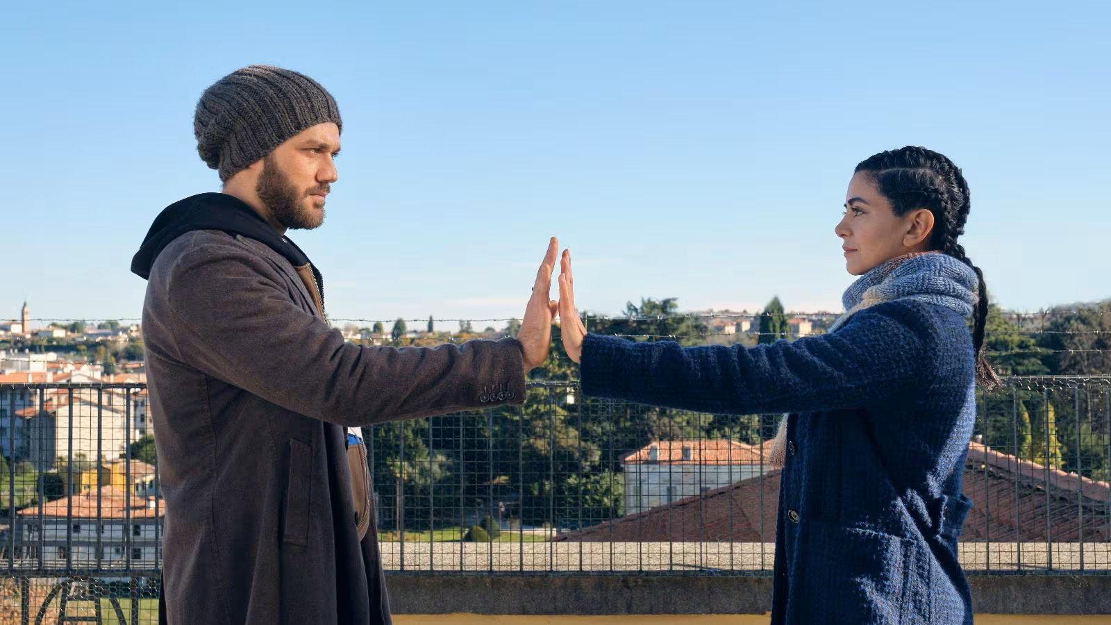 Meglio tardi che mai 2026 movie scene