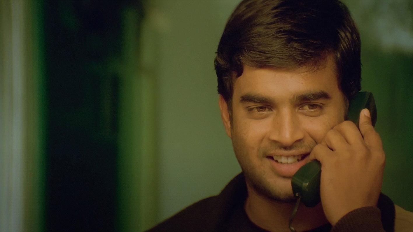 Priyamaana Thozhi 2003 movie scene