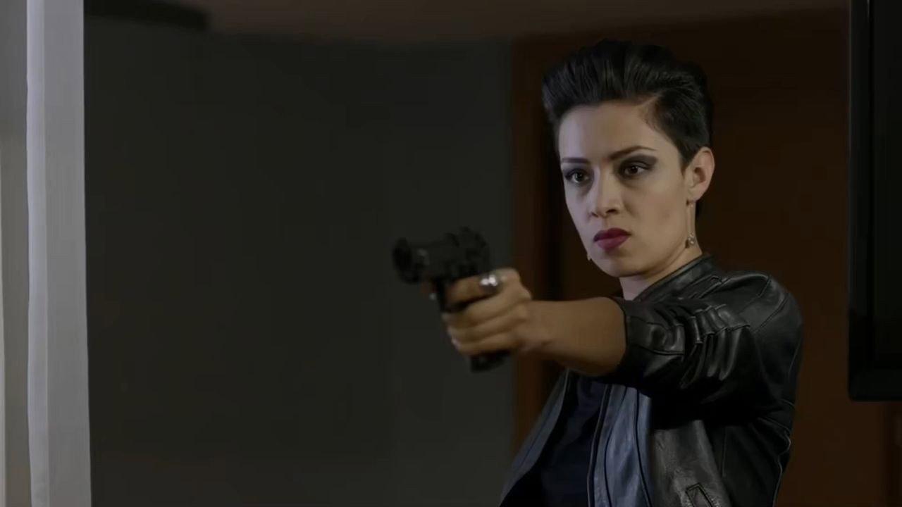 Perras de barrio 2 2017 movie scene