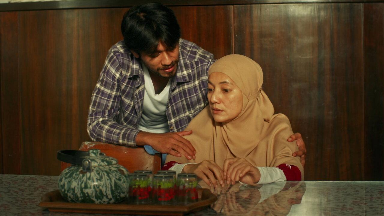 Sampai Jadi Debu 2021 movie scene