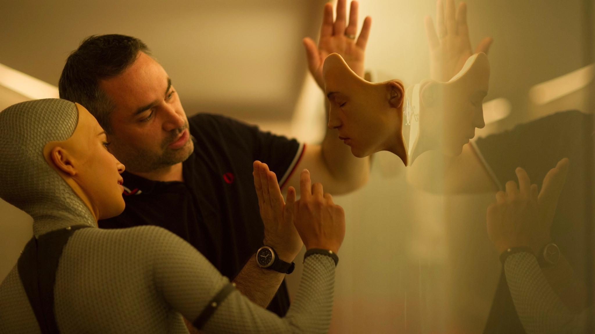 Through the Looking Glass: Making 'Ex Machina' 2015 movie scene