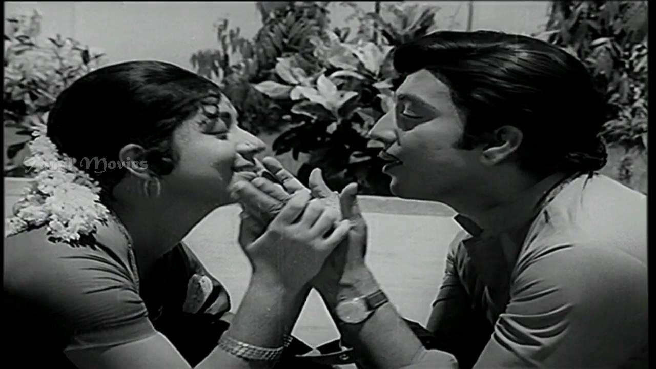 Kanimuthu Paappa 1972 movie scene
