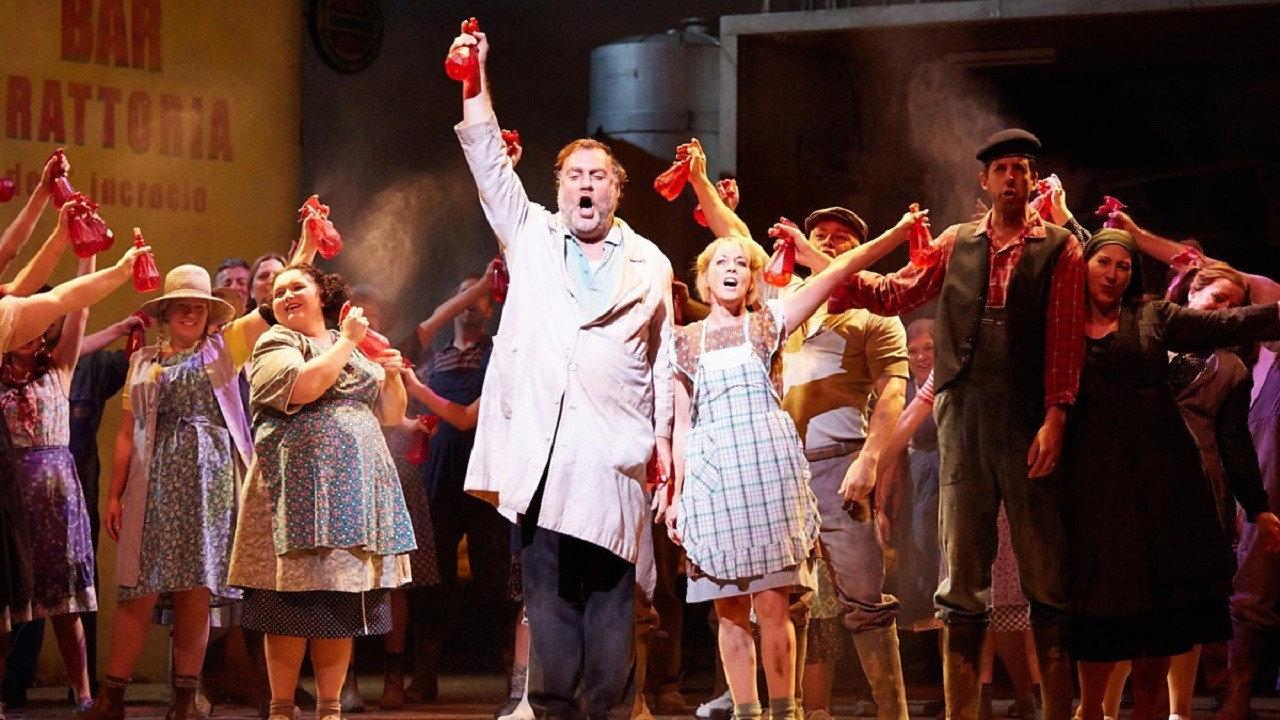 Royal Opera House: L'Elisir d'Amore 2014 movie scene