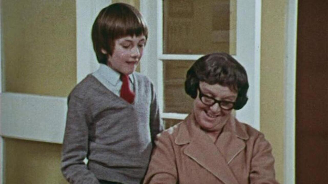 Granny Gets the Point 1971 movie scene