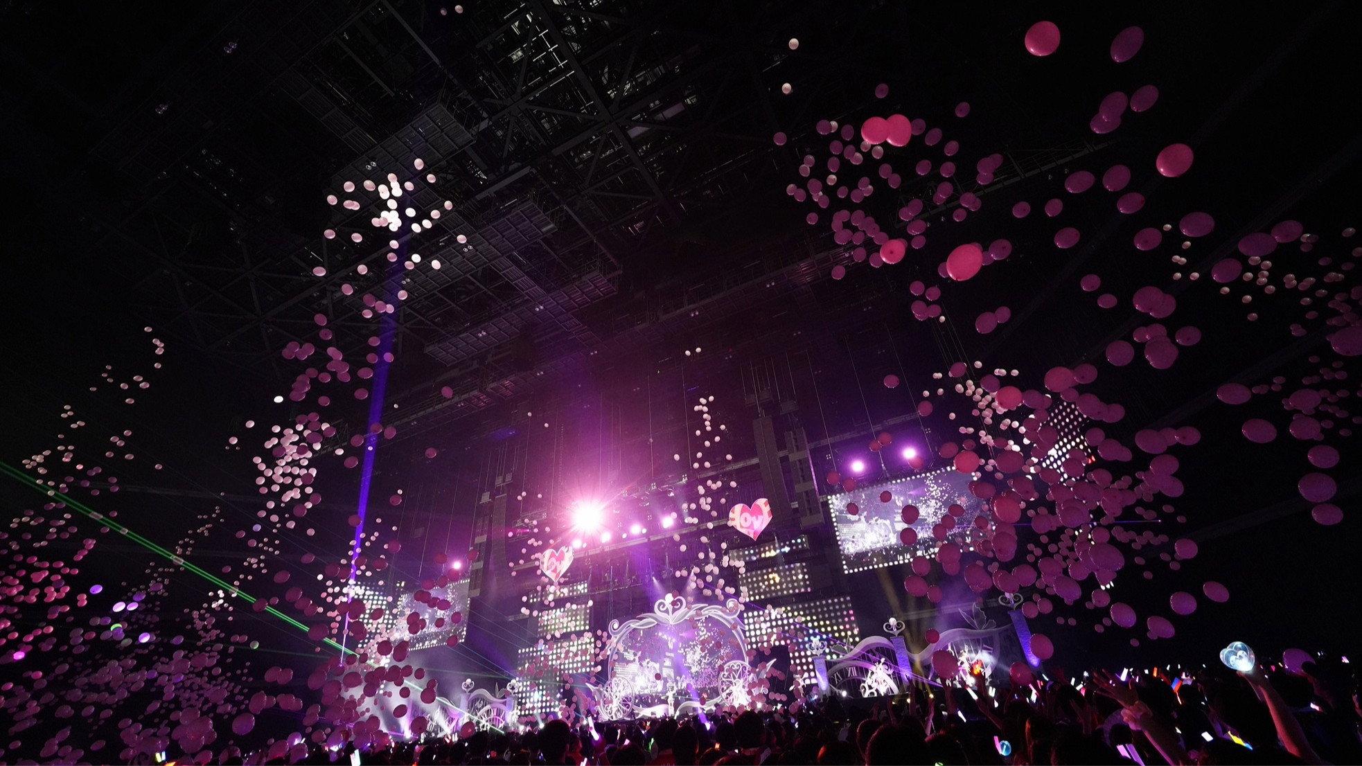 =LOVE 7th ANNIVERSARY PREMIUM CONCERT 2024 movie scene