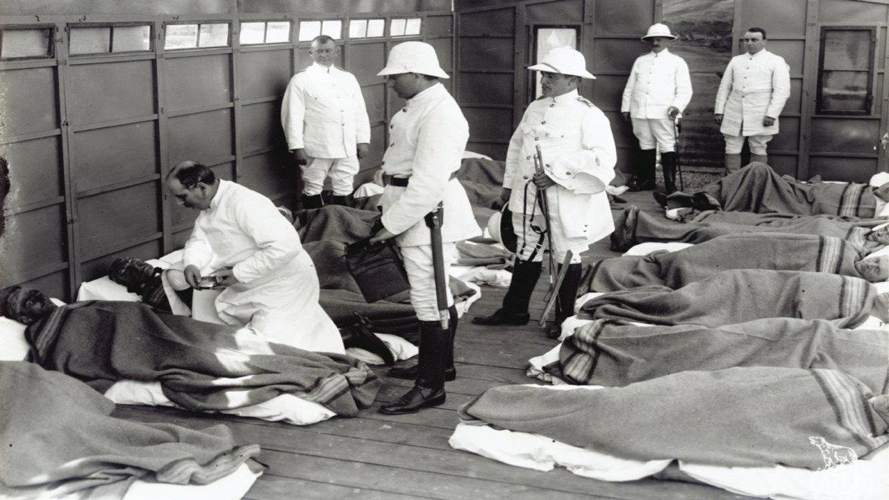 Mens Pesten raser 1913 movie scene