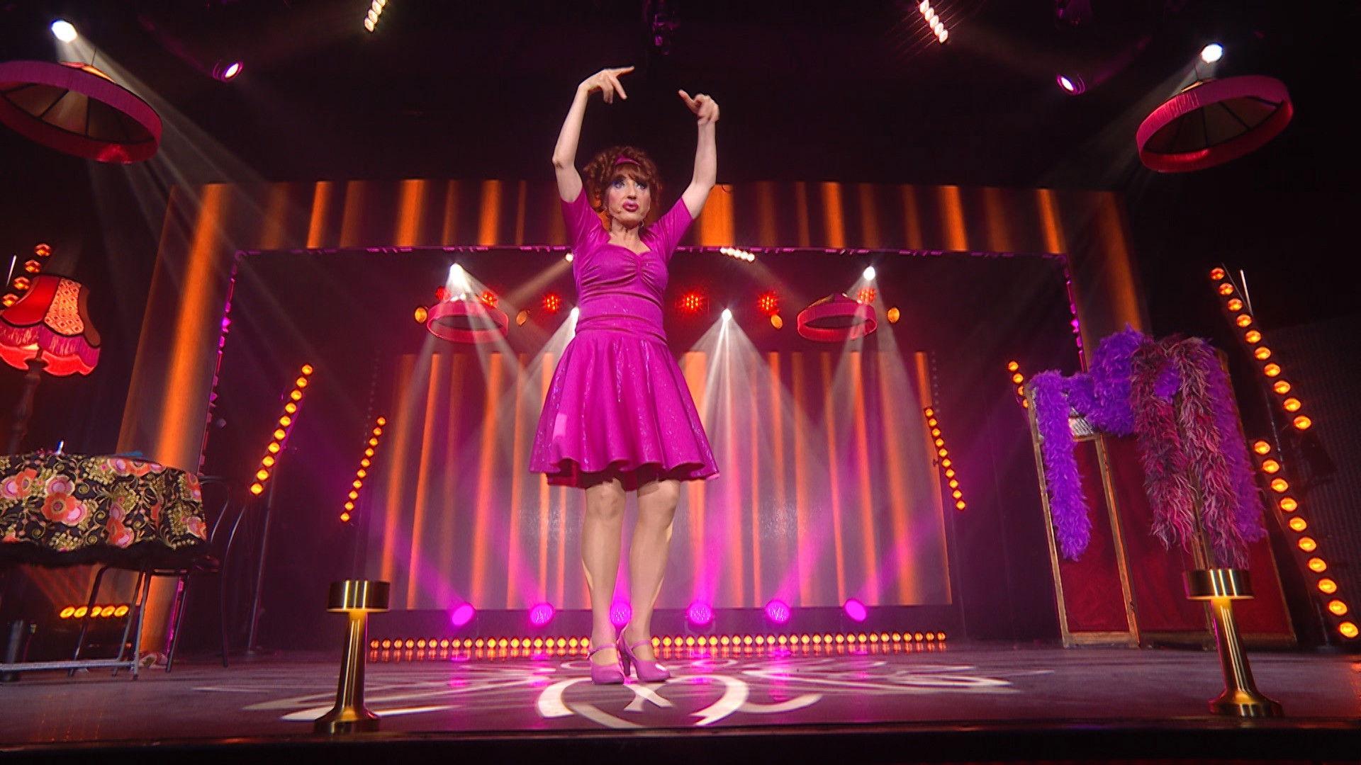 Mado fait son cabaret 2025 movie scene