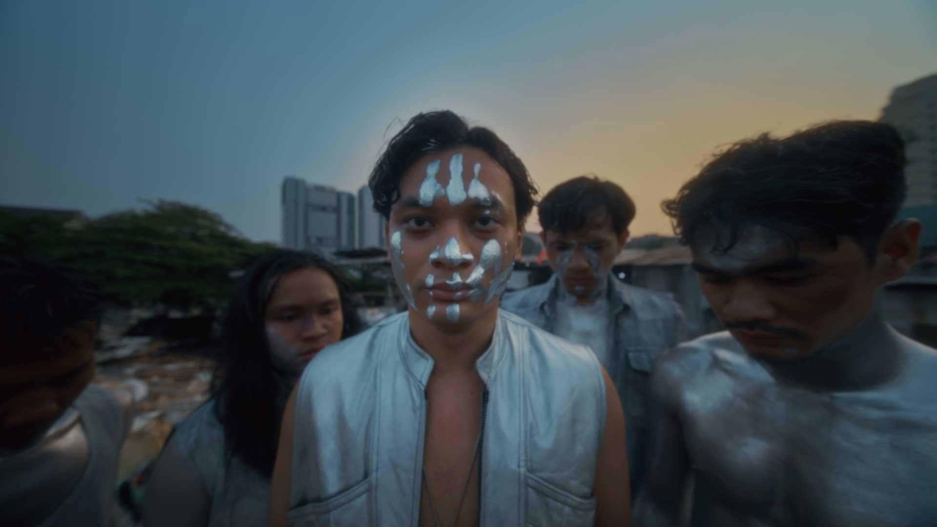 Makwan City of Dreams - The Silvermen 2024 movie scene