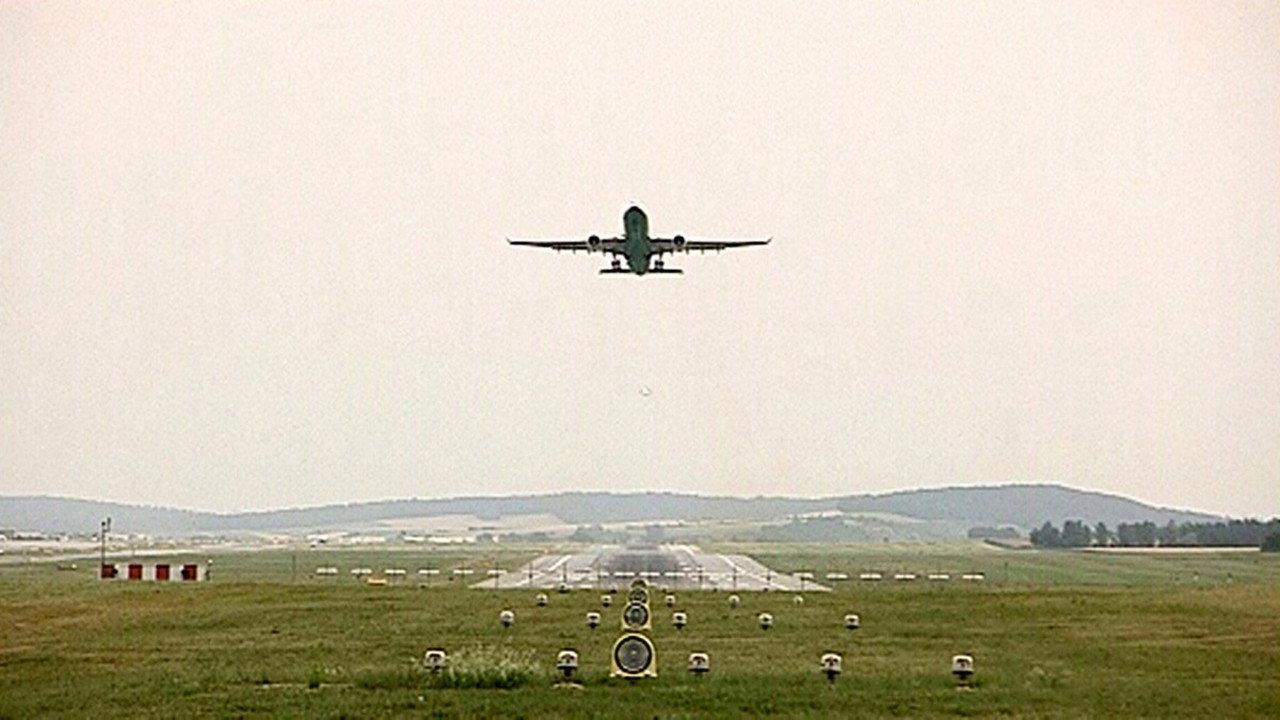 Flight Number 884 2004 movie scene