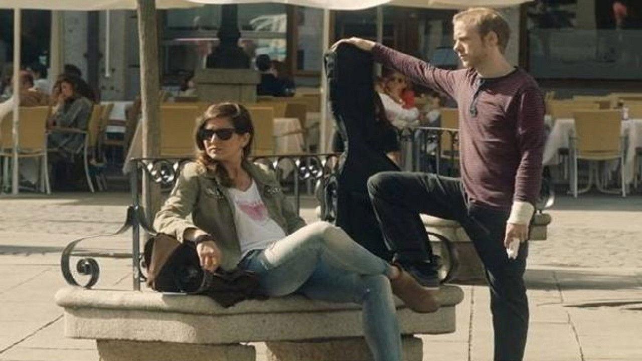 Casi 40 2018 movie scene