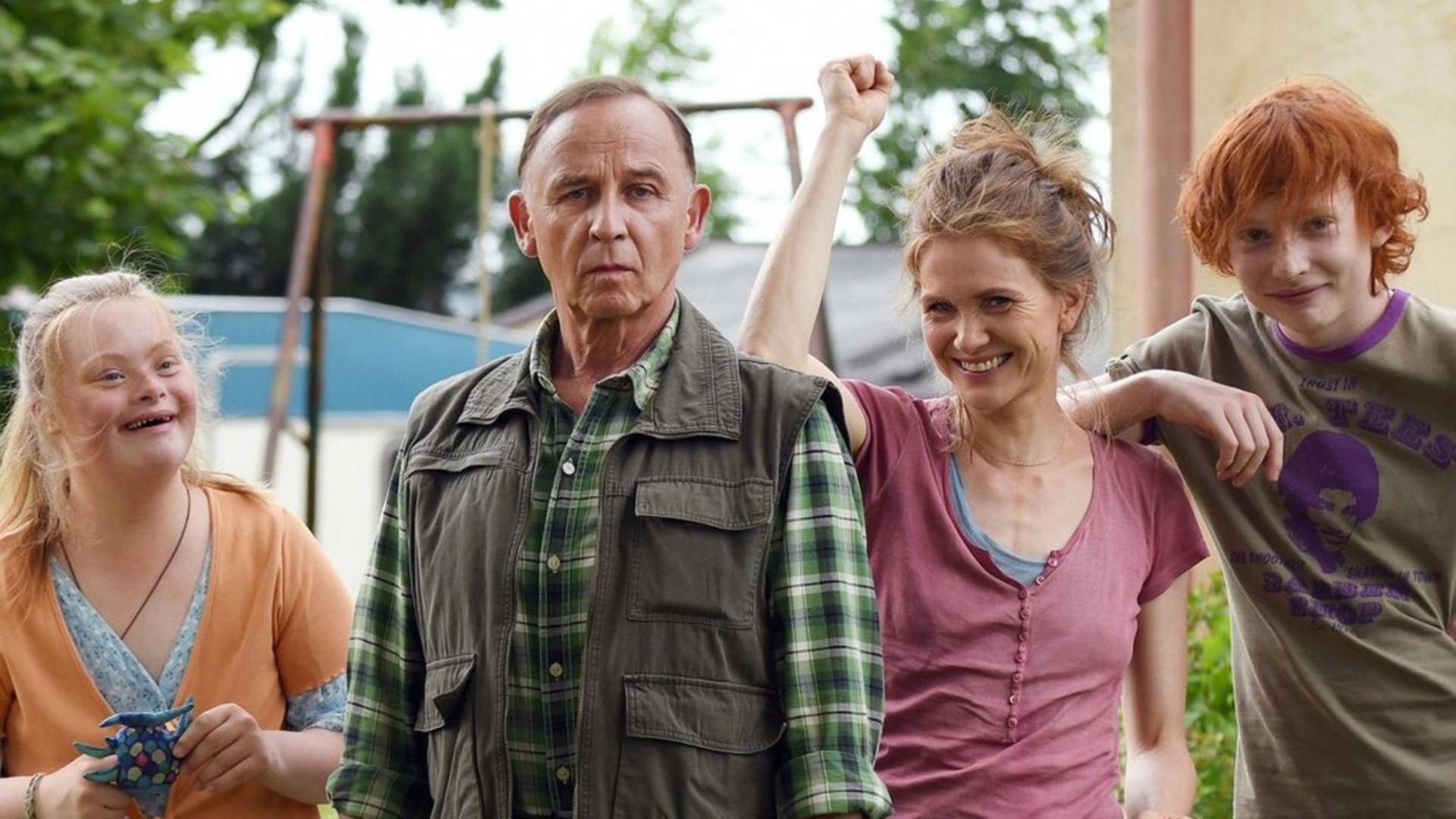 Geheimkommando Familie 2023 movie scene