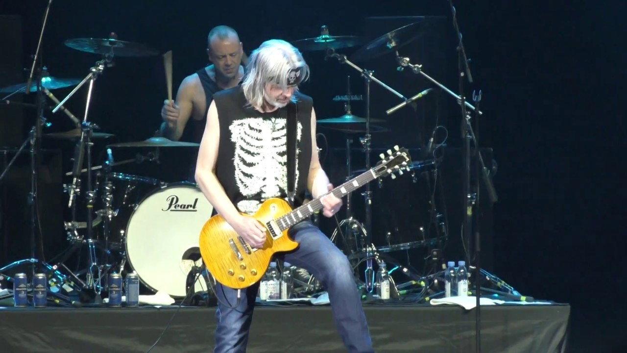 Nazareth - Homecoming - The Greatest Hits Live in Glasgow 2002 movie scene