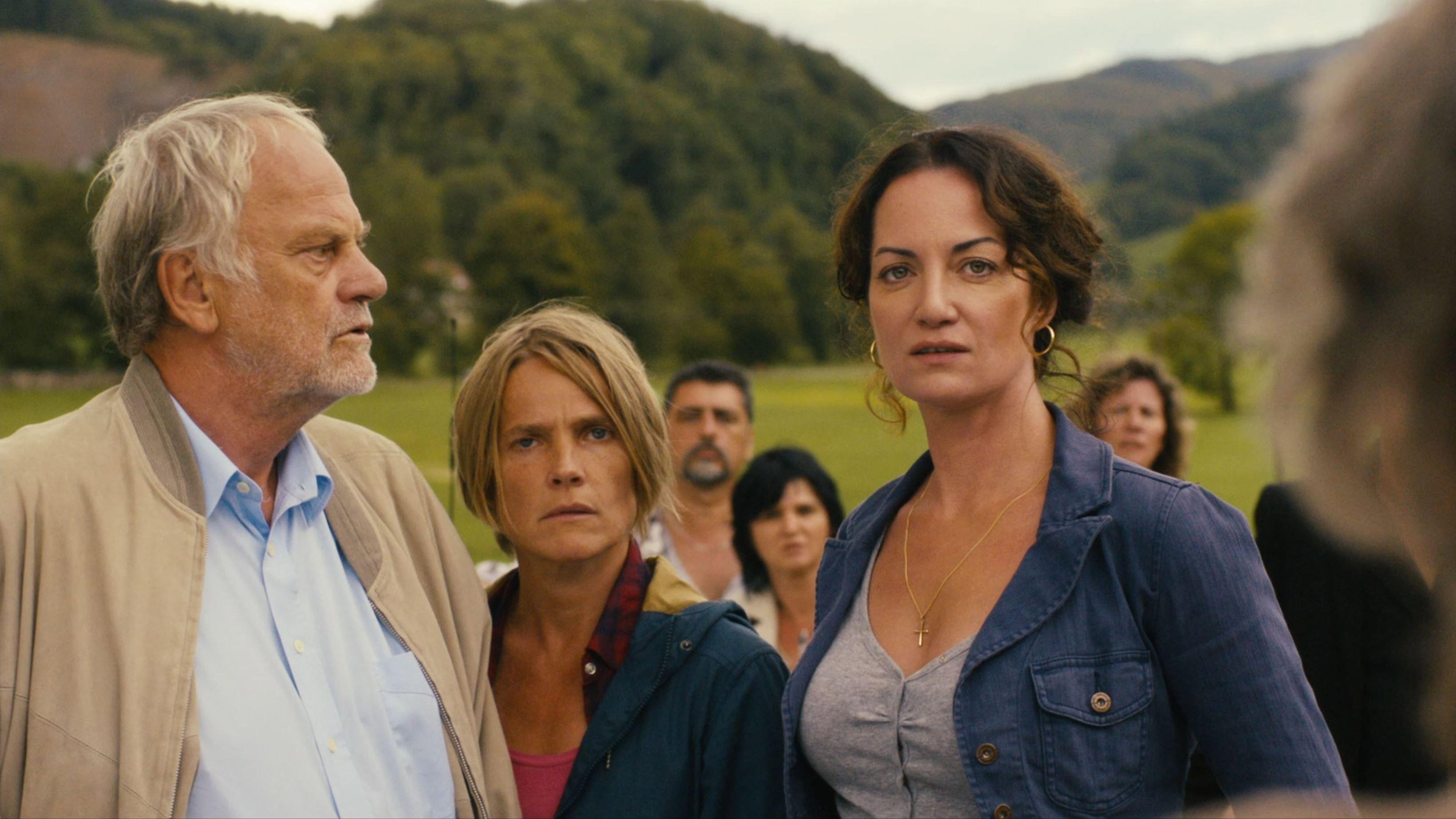 Die Kirche bleibt im Dorf 2012 movie scene