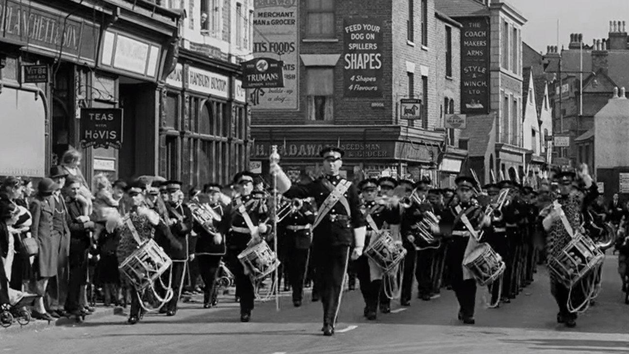 Listen to Britain 1942 movie scene