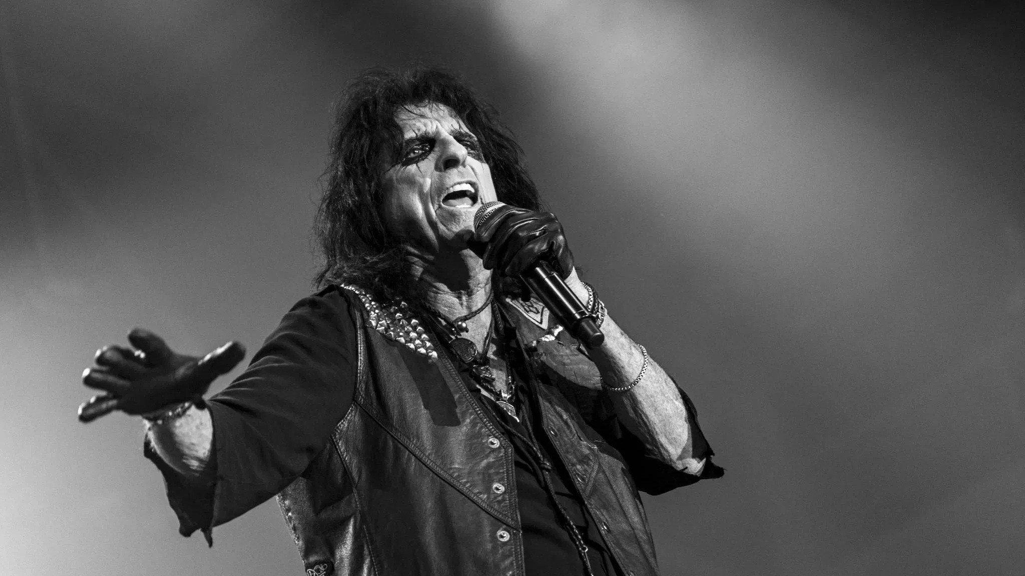 Alice Cooper: Brutally Live 2000 movie scene