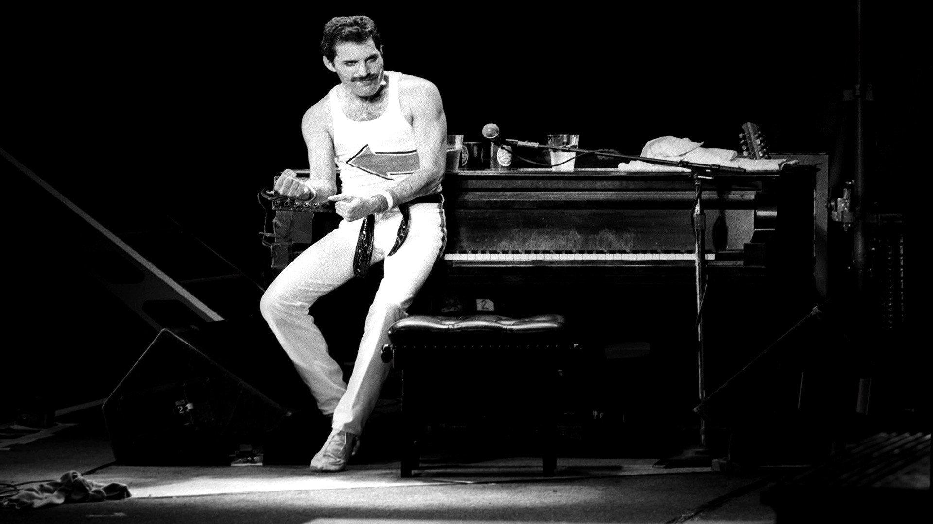 Queen on Fire: Live at the Bowl 2004 movie scene