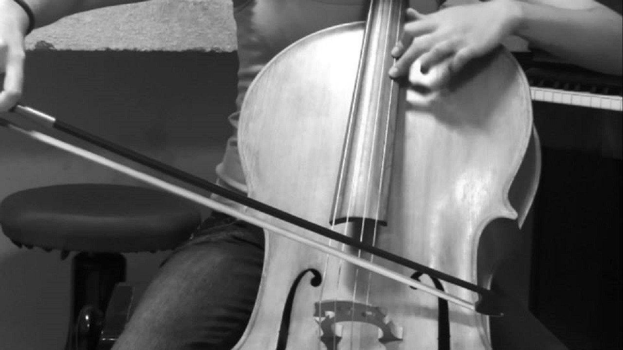 The Violoncellist: a reinterpretation of Modigliani 2014 movie scene