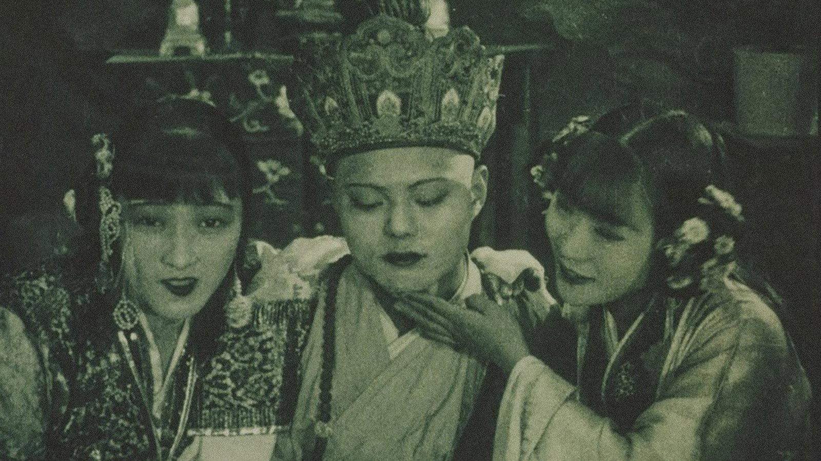 The Cave of the Silken Web 1927 movie scene