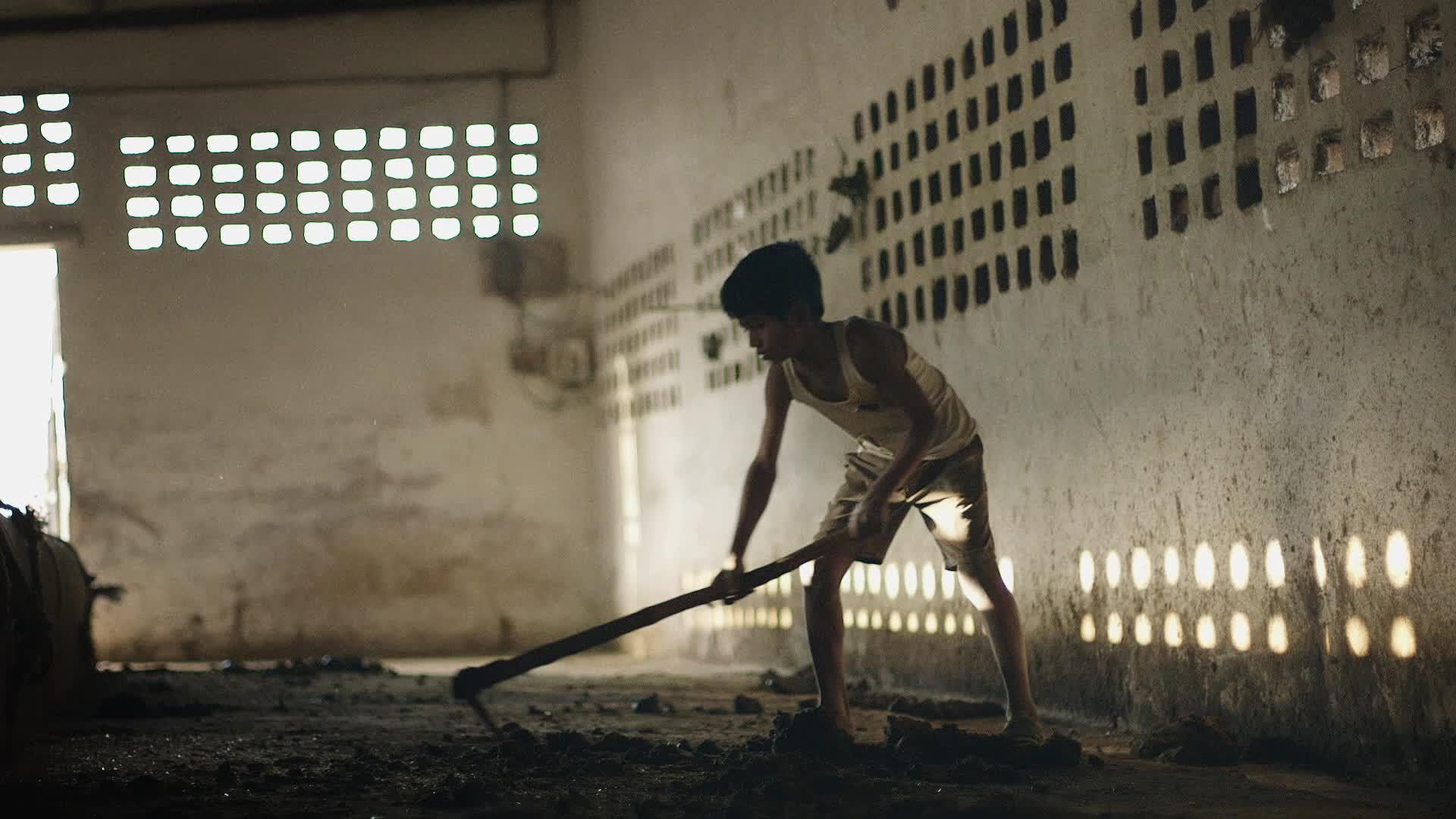 Tiharu 2013 movie scene