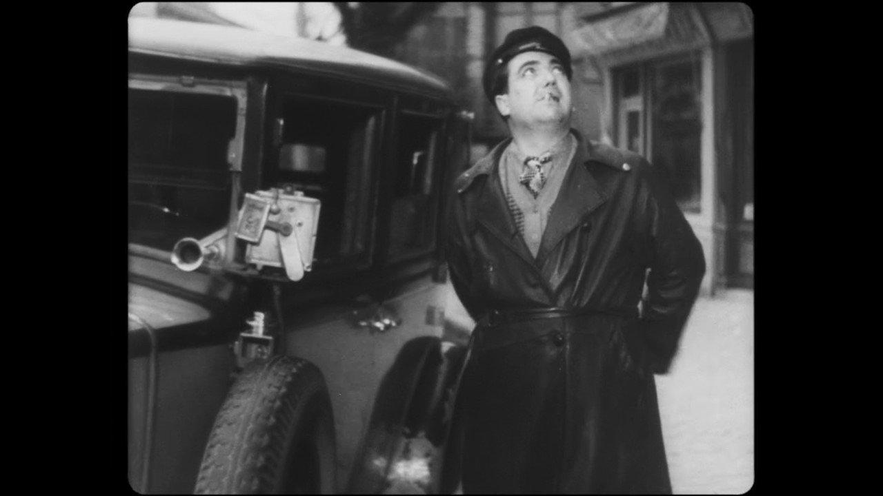 Attendez... chauffeur! 1933 movie scene