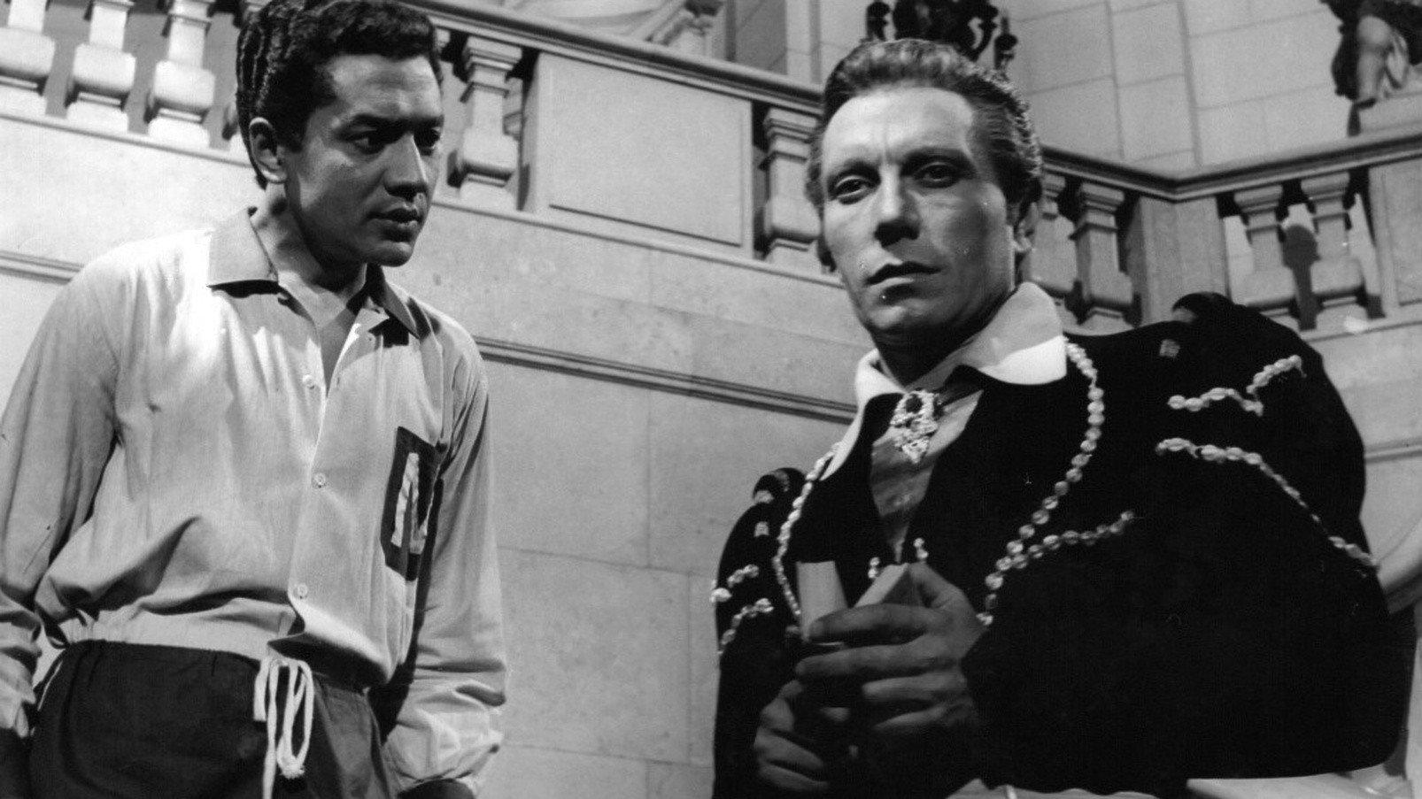 That Forward Center Dies at Dawn 1961 movie scene