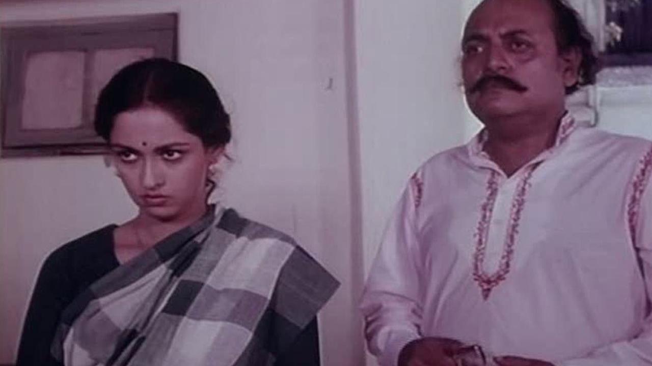 Naram Garam 1981 movie scene