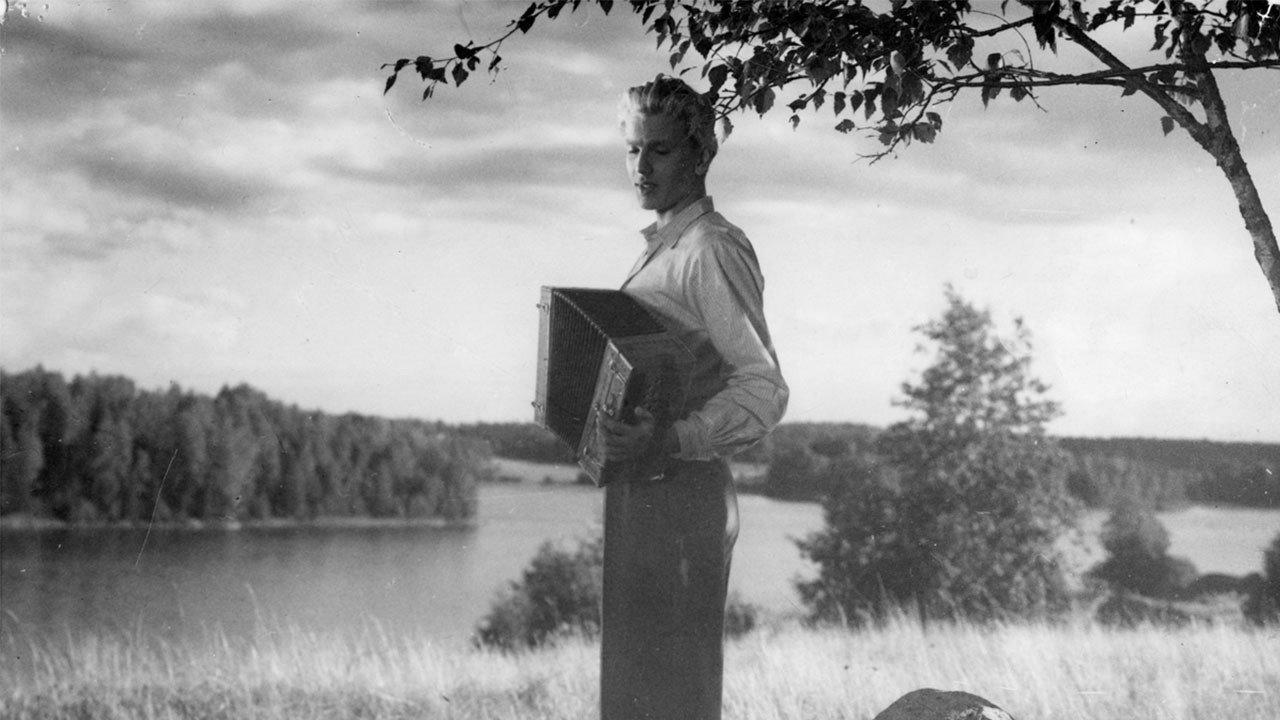Orpopojan valssi 1949 movie scene