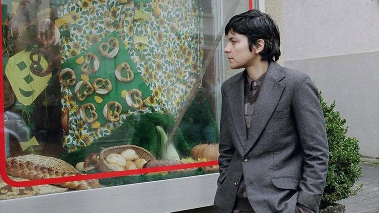 Unveiled 2005 movie scene