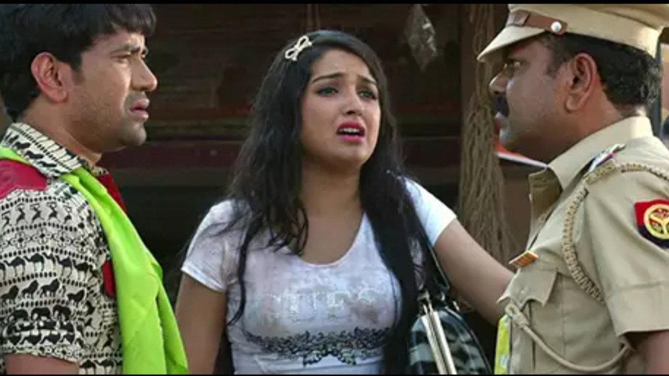 Nirahua Rickshawala 2 2015 movie scene