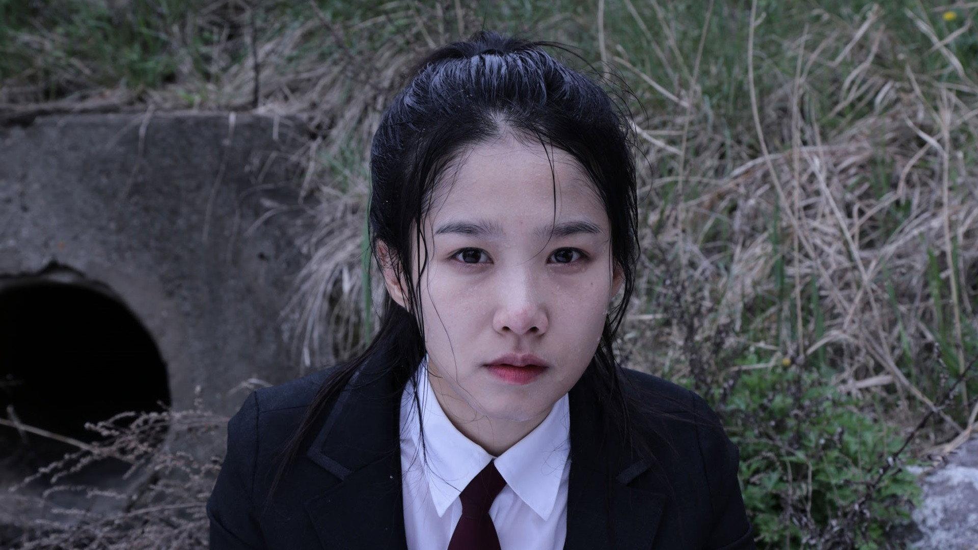 LEE Su-a 2017 movie scene
