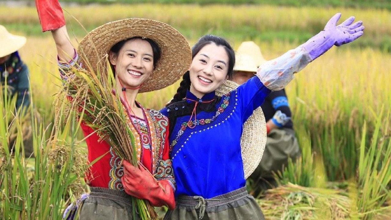 Terrace Sisters 2025 movie scene