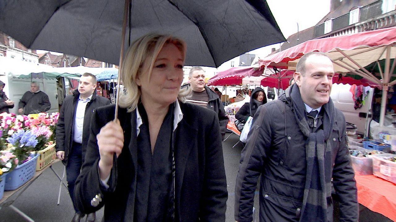 Ravis par Marine (Le Pen) 2014 movie scene