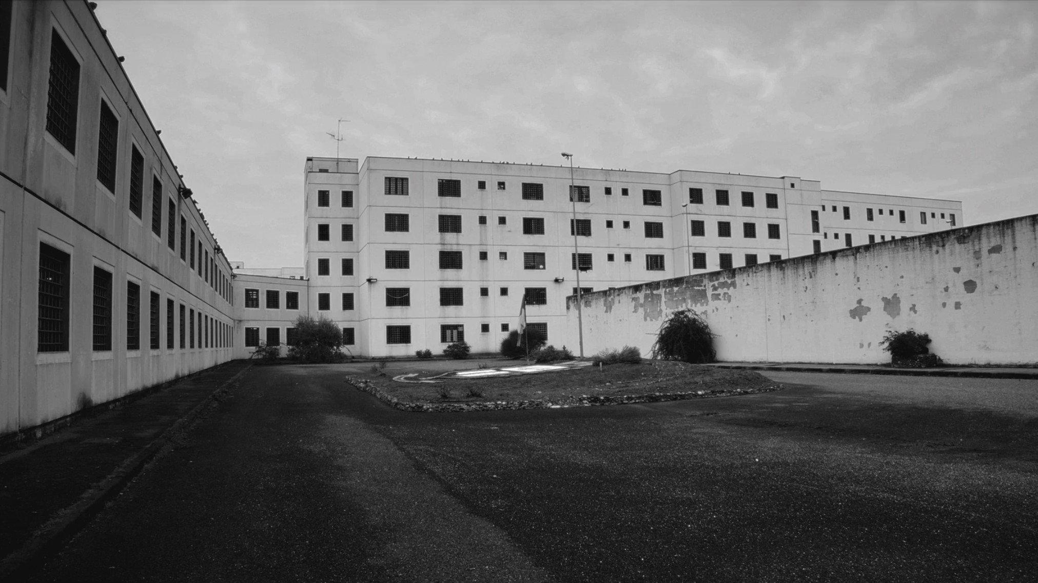 Benvenuti in galera 2023 movie scene