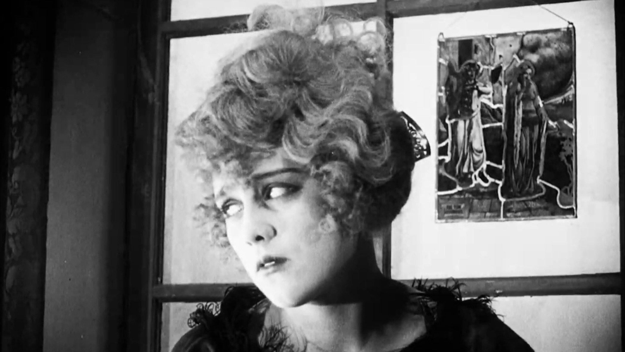 The Arrival from the Darkness 1921 movie scene