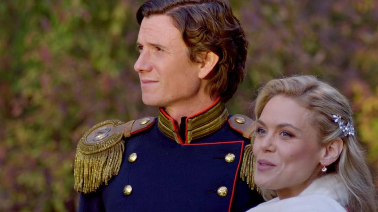 A Royal Christmas Manor 2025 movie scene